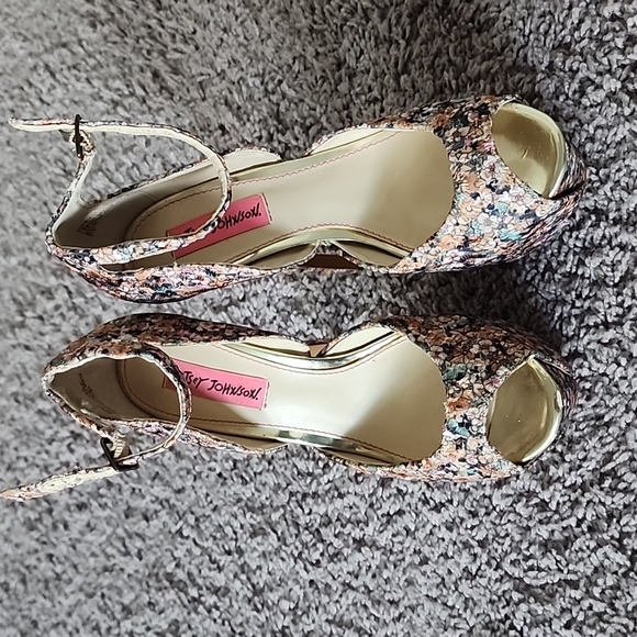 Betsey Johnson Bandit tapestry floral print platform shoes-6 - Picture 2 of 13